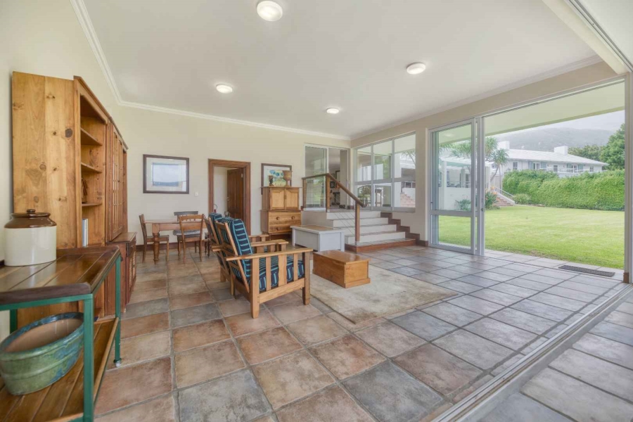 5 Bedroom Property for Sale in Fernkloof Estate Western Cape